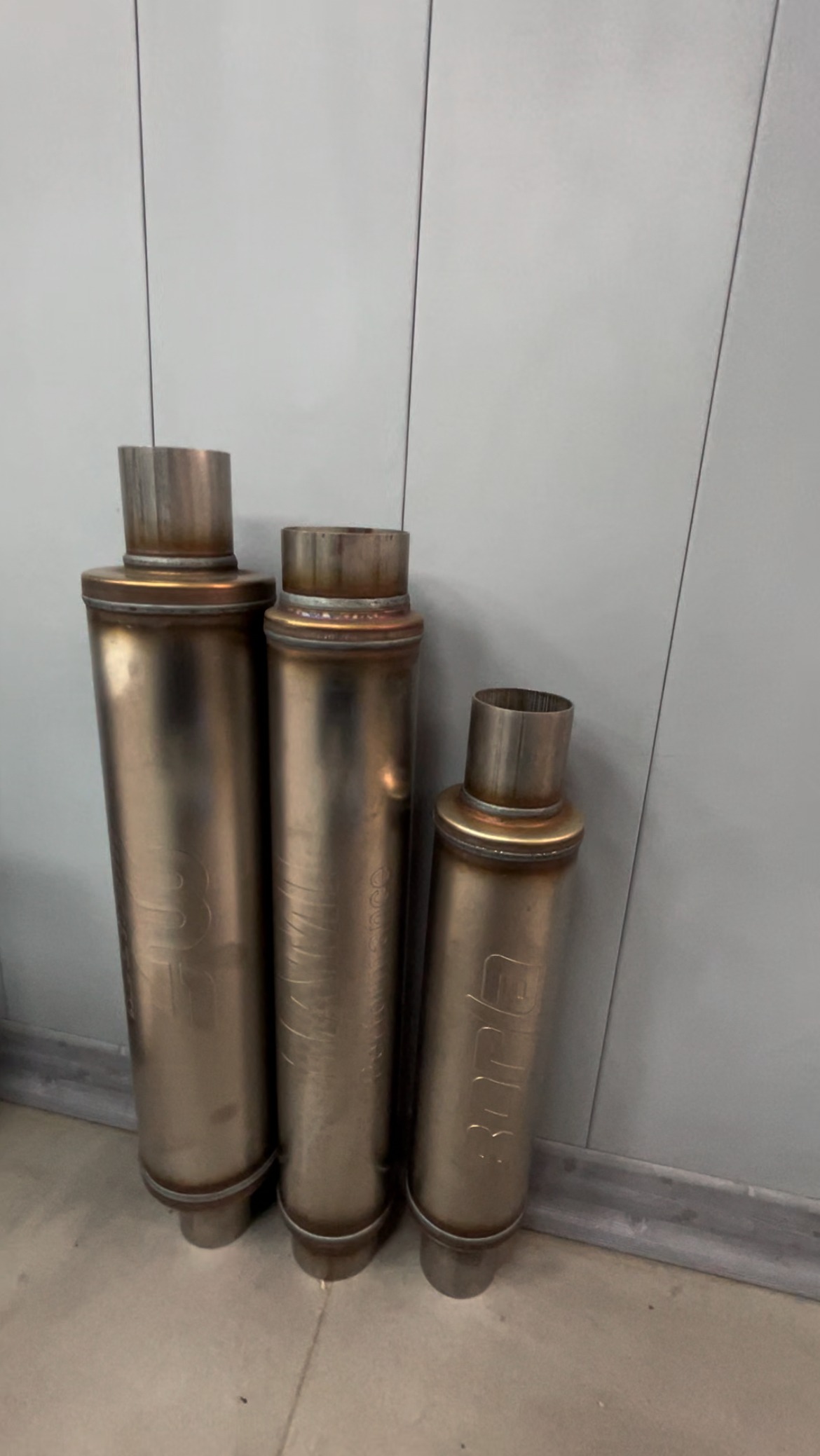 منبع اگزوز استوانهای MagnaFlow منبع اگزوز استوانهای MagnaFlow